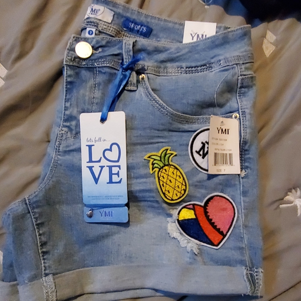 Shorts - Picture 3 of 3